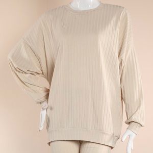 Cream set. Sweater & shorts.